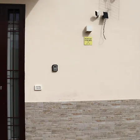 The Brilliant Sisters דירה