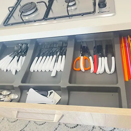 The Brilliant Sisters דירה פומפיי